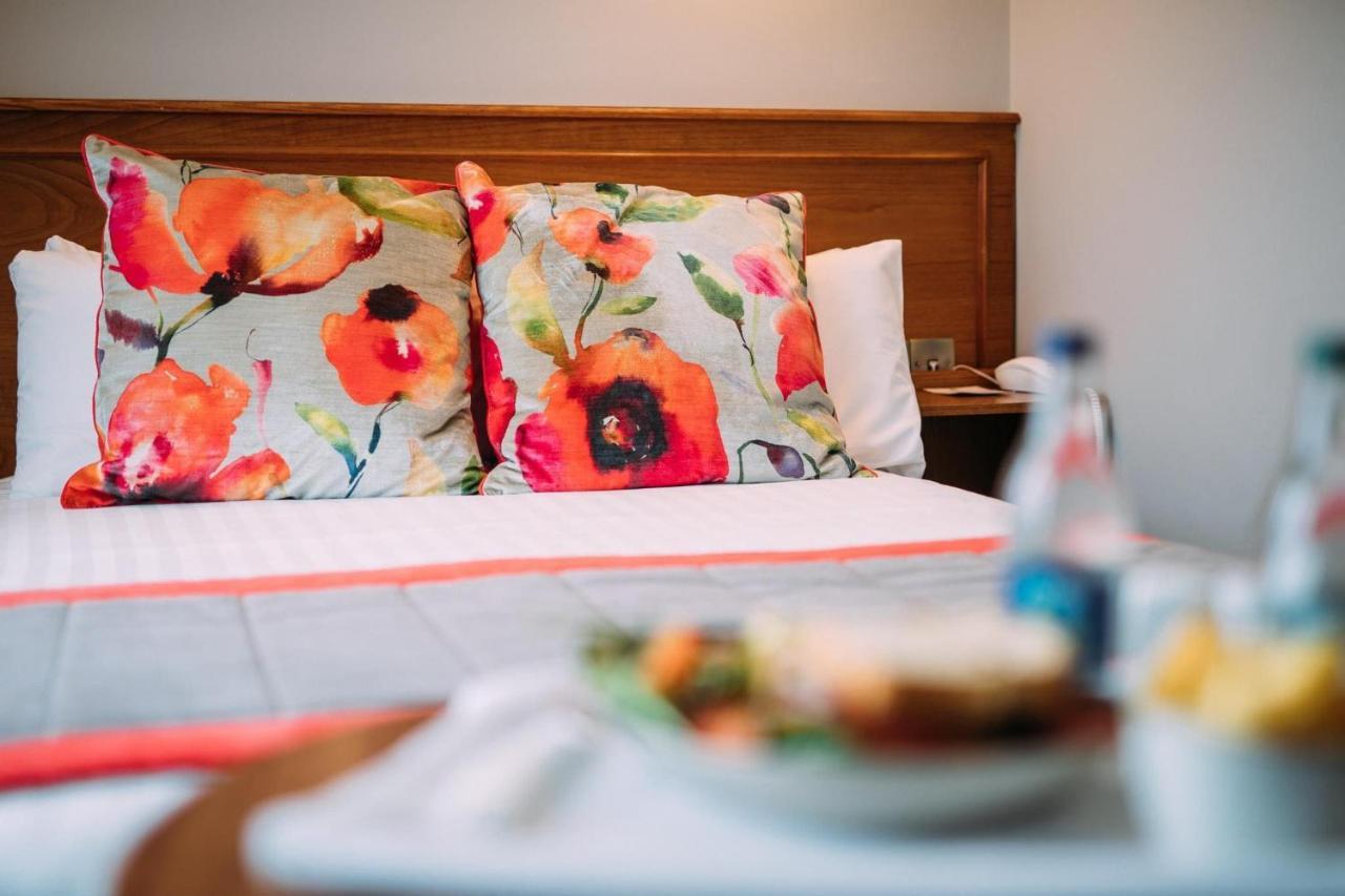 The Valley & Carriage Gardens Hotel Fivemiletown